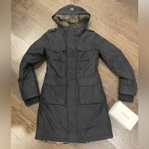 ✨GREAT CONDITION✨ TNA BLACKCOMB PARKA & FREE BLUETOOTH SPEAKER INCLUDED 🔊